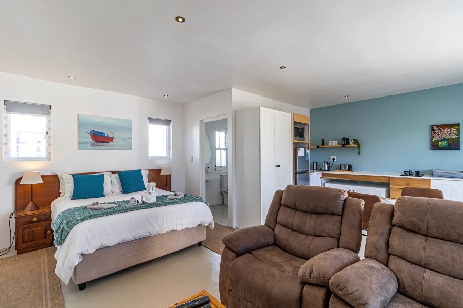 5 Bedroom Property for Sale in Bekbaai Western Cape